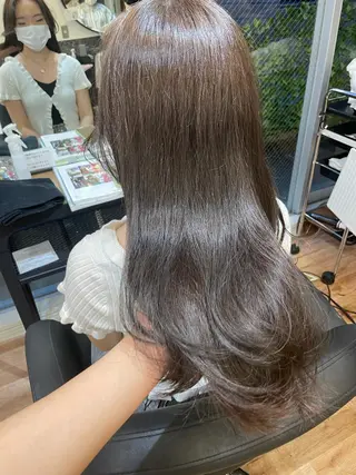ロング レイヤーカット、 大人可愛い　中村美羅のヘアスタイル