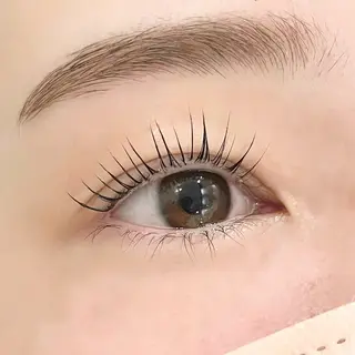 マツエク・マツパ ダイヤモンドアイズ テクニカルサロン所属・小林 美香の眉毛・アイブロウイメージ