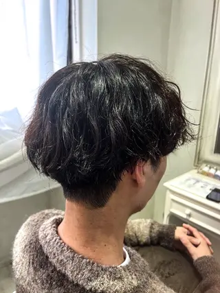 パーマ メンズ 髪質改善、パーマ 山崎純生のヘアスタイル