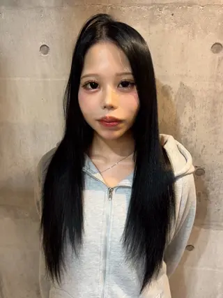 ロング カラー nagi レイヤーカットのヘアスタイル