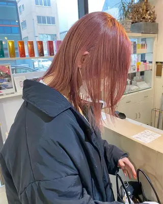 ミディアム W所属・小林 朋花のヘアスタイル