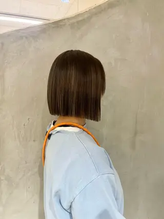 ミディアム effect横浜所属・切りっぱなしボブ/ 艶カラー/綾莉のヘアスタイル