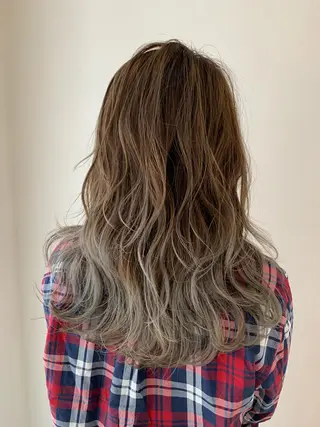 セミロング カラー 横山 菜摘のヘアスタイル