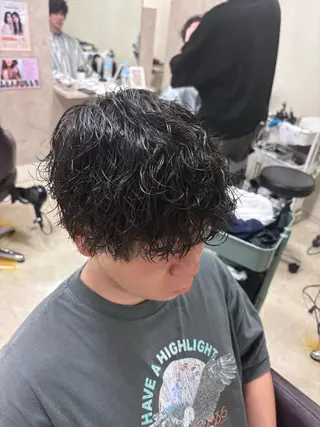パーマ メンズ 会社で浮かない ビジネスヘア/心斎橋のヘアスタイル