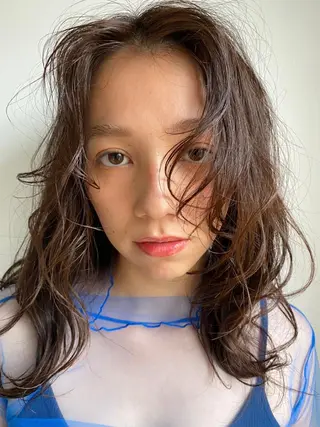 ミディアム カラー パーマ CEINE PATHのヘアスタイル