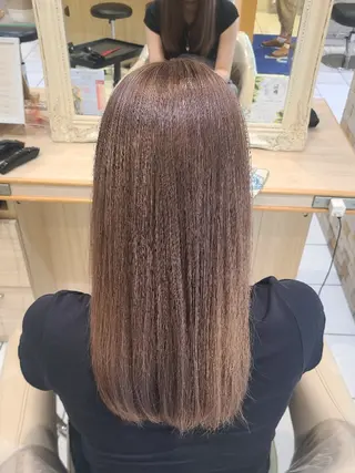 ロング 🖤デザインカラー ︎🤍ERINAのヘアスタイル