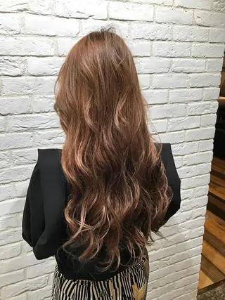 ロング カラー UMEDA FIGAROのヘアスタイル