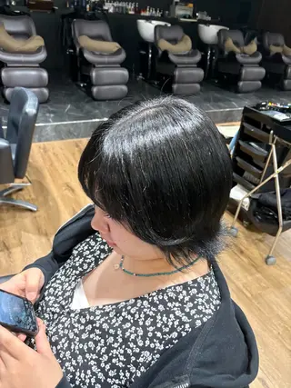 カラー 岸田 麻友香のヘアスタイル