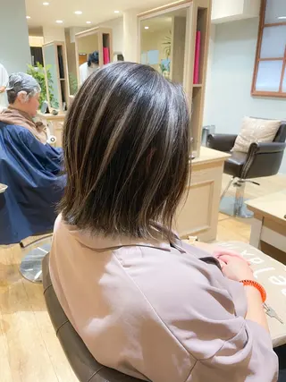 ショート カラー 高嶋 憂蘭々のヘアスタイル