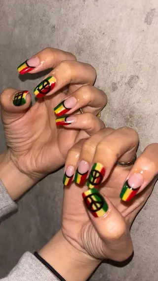 ネイル Queen所属・伊藤 梨恋のネイルデザイン