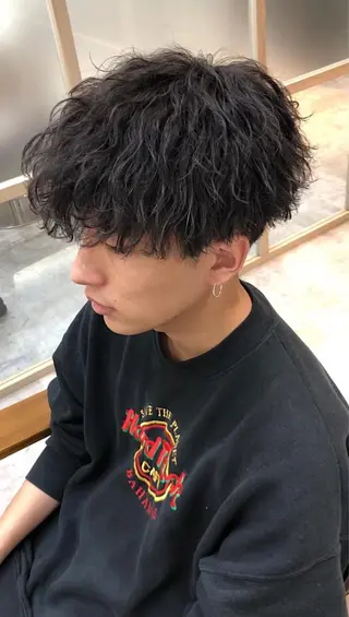 ショート パーマ メンズ 早野 蓮のヘアスタイル