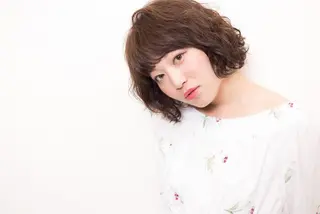 ミディアム 榎園 由美のヘアスタイル