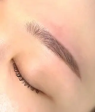 アイブロウ OYAYUBIHIME八幡店所属・三木 茜音の眉毛・アイブロウイメージ