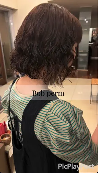 ミディアム yui/色気カラー /コテ巻き風パーマのヘアスタイル