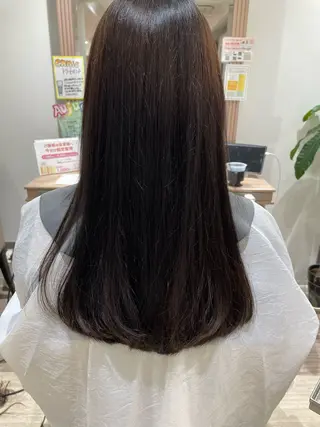 ロング 新家 里穂のヘアスタイル