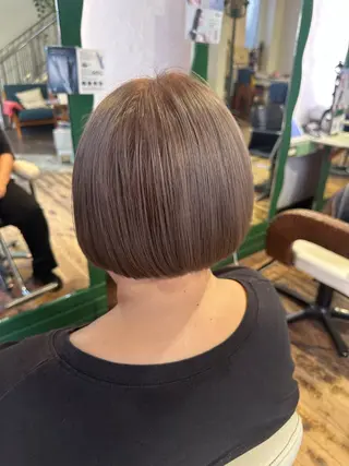 カラー indigo blue所属・indigo/ Minamiのヘアスタイル