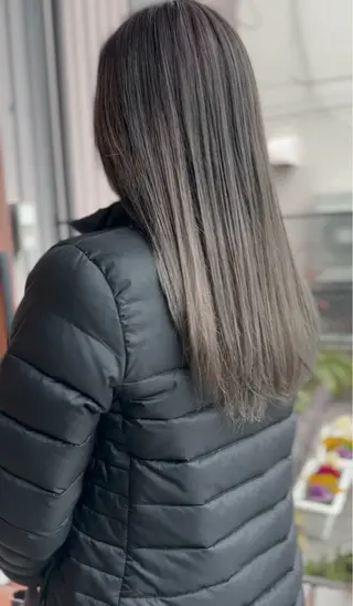 セミロング 🩶BRAS 🩶のヘアスタイル