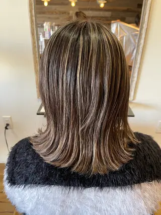 ミディアム 海老沢 亜衣のヘアスタイル