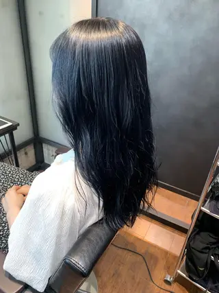 ロング カラー newi TATSUのヘアスタイル