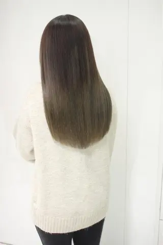 セミロング due(ドゥーエ）所属・onishi yoshinaoのヘアスタイル