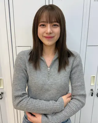 ミディアム カラー 秋山 七海のヘアスタイル