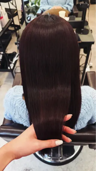 セミロング ニシカワ ユズミのヘアスタイル