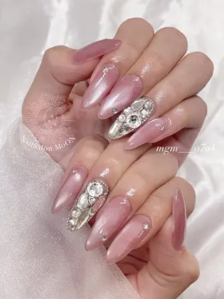 MoON...❤︎ MeGuのネイルデザイン