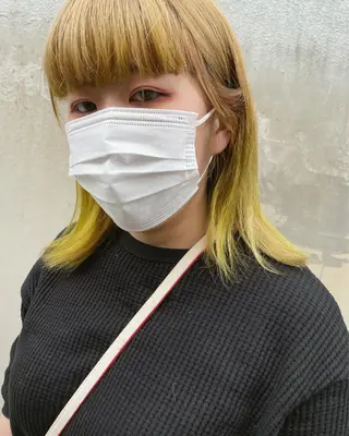 ミディアム カラー tomo🍒パーマ ハイトーン似合わせのヘアスタイル