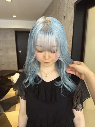 ミディアム カラー GEM YURI ハイトーンカラーのヘアスタイル