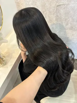 ロング カラー せいと/ウルフ/ ハイトーン/艶髪のヘアスタイル