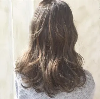 セミロング カラー 岩田 萌那のヘアスタイル