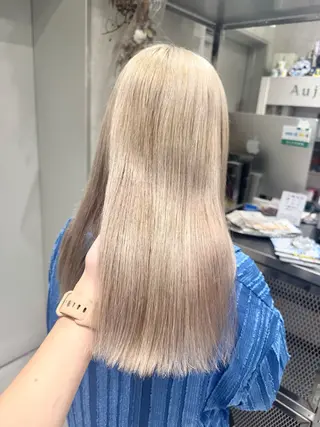 セミロング ならざきつぐみ /天王寺/ハイトーンのヘアスタイル