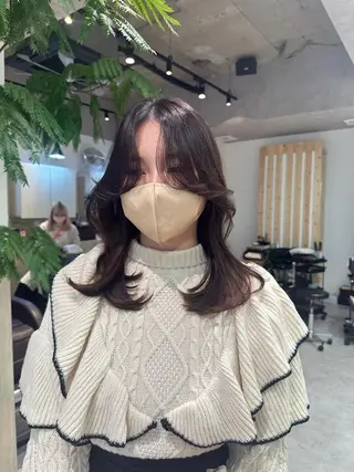 ミディアム レイヤー/顔まわり カット/地毛風カラーのヘアスタイル