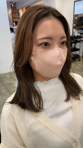 ミディアム オリーブカラー 長谷川のヘアスタイル