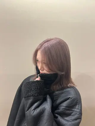 ミディアム カラー 大嘉田 麻凜のヘアスタイル