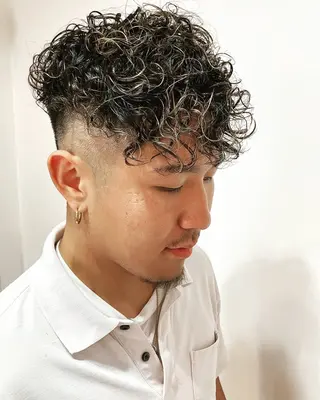 ショート カラー パーマ メンズ 山本 将史のヘアスタイル
