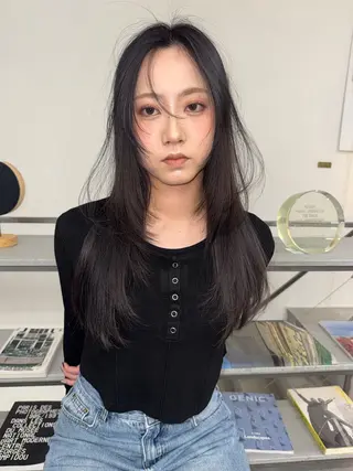 ロング イシイ モエカのヘアスタイル