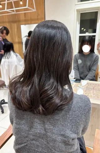 ミディアム moe｜透明感カラー ×似合わせカットのヘアスタイル