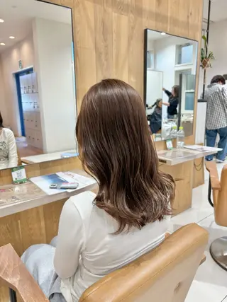 ミディアム カラー moe|透明感カラー ×似合わせカットのヘアスタイル