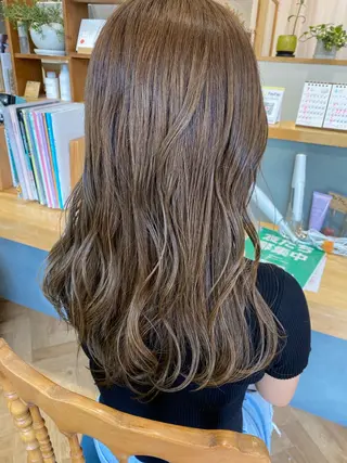 セミロング merc.🪸🫧 土居春菜のヘアスタイル