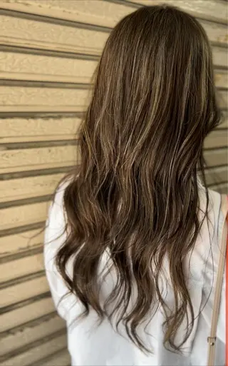 セミロング カラー Blue高槻所属・ハイライト 透明感カラー松本のヘアスタイル