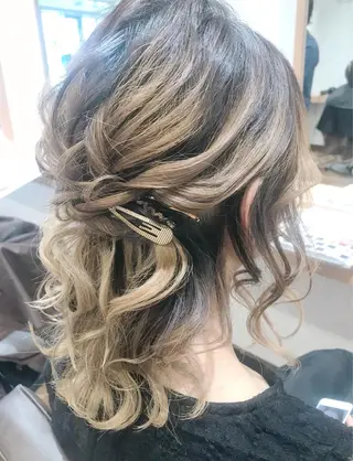 ミディアム ヘアアレンジ GRANLUSSO 〜グランルッソ駅前店所属・木口 嘉美のヘアスタイル