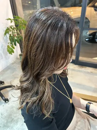 ロング ATELIER ZIZI本前花菜のヘアスタイル