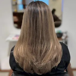 セミロング 坂本 璃里杏のヘアスタイル