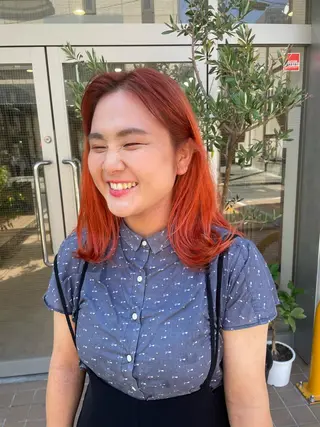 ミディアム カラー しの　ゆきの THE REMMYのヘアスタイル