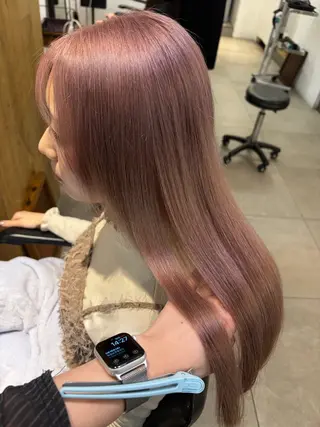 ロング カラー ミルクティー× グレージュMOMOのヘアスタイル