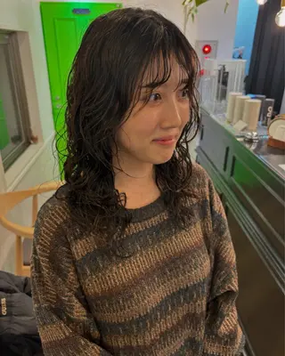 セミロング SHOTA ハイライト/パーマのヘアスタイル