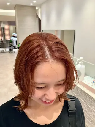 ミディアム カラー サキ🤍ハイトーン 🩰くびれ巻きヘアのヘアスタイル