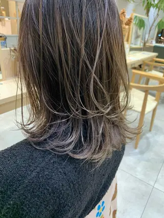 ミディアム カラー 船津 佳奈美のヘアスタイル