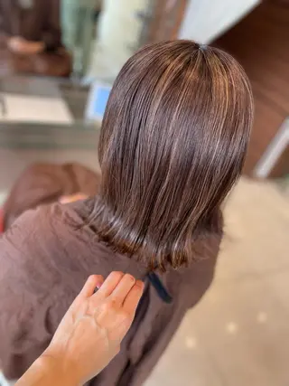 セミロング カラー 佐々木 麻純のヘアスタイル